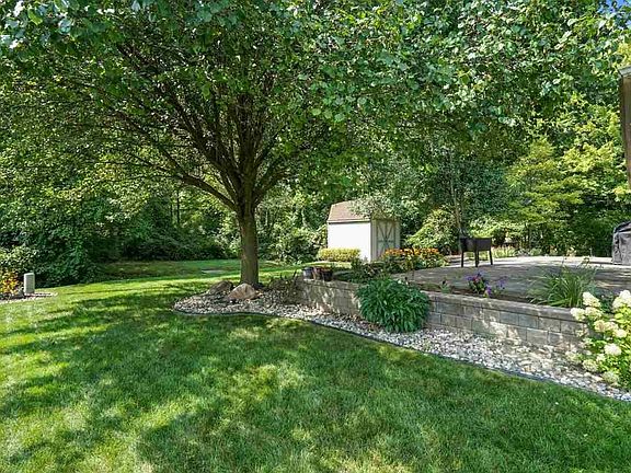 4th image of 59555 Whitewood Dr