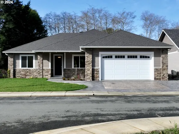 1338 Nautical Heights Dr, Brookings, OR 97415
