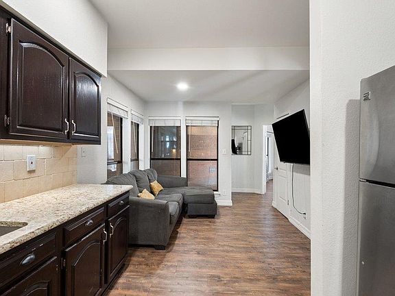 3rd image of 1910 Robbins Pl APT 106