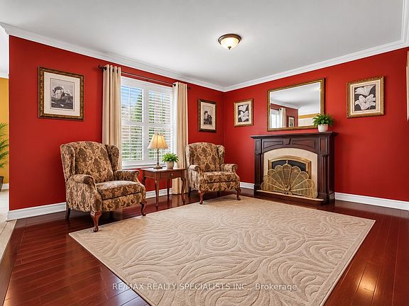 5th image of 6 Topiary Ln