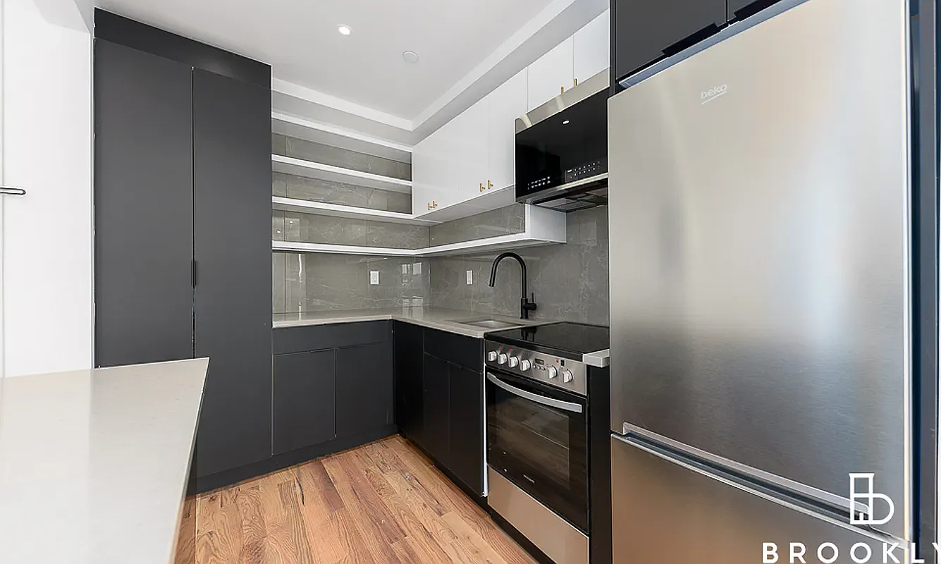 986 Rogers Avenue — Photo 3