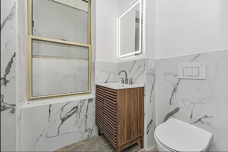 246 E 53rd St #5B — Photo 4