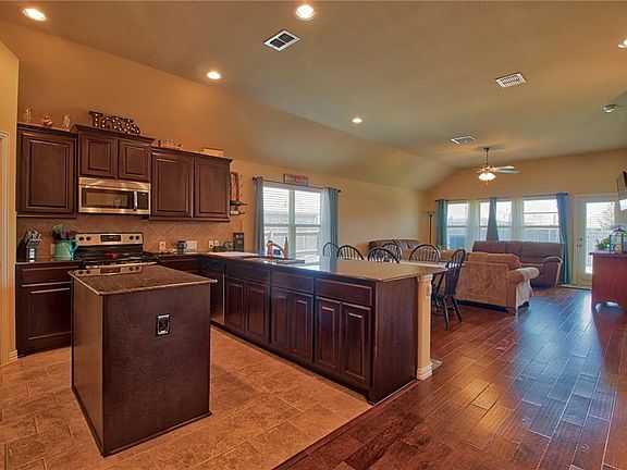 5th image of 116 Eagle Feather Dr