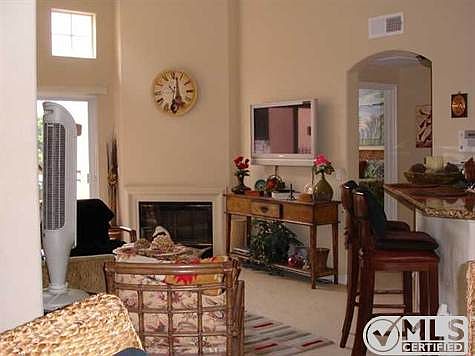 LIGHT AND BRIGHT - SOARING CEILINGS THROUGHOUT!