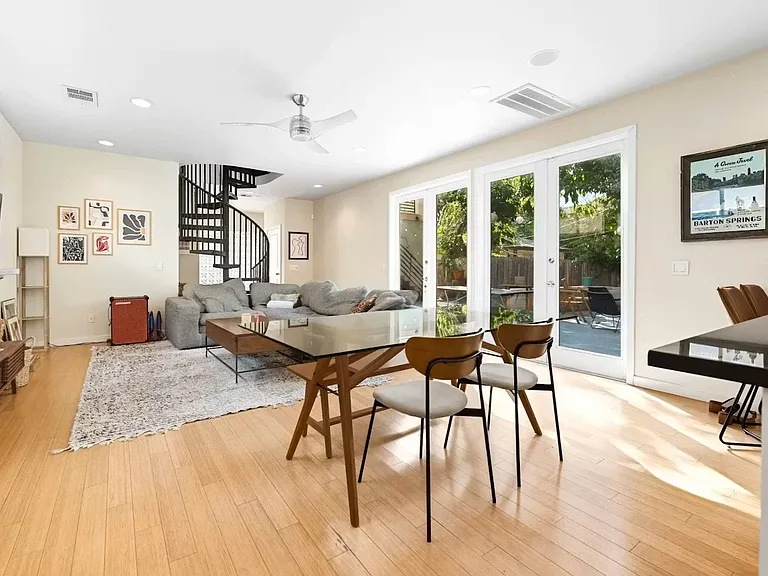 1608 Haskell St #B — Photo 4