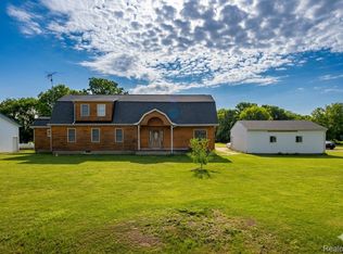 2568 Valentine Rd, Lapeer, MI 48446