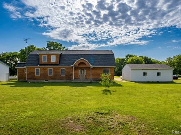 2568 Valentine Rd, Lapeer, MI 48446