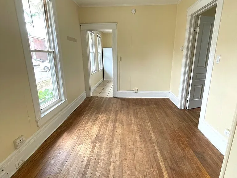 211 Ballard St — Photo 6