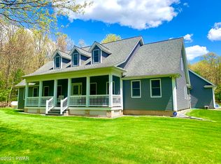 51 Moonbeam Cir, Hawley, PA 18428