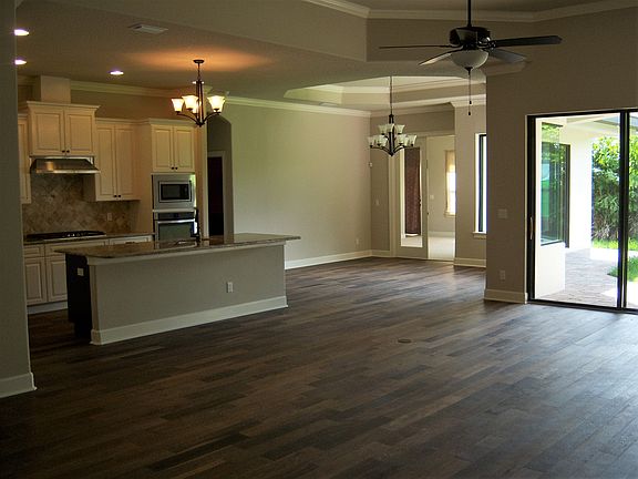 3rd image of 905 Palmetto Dr