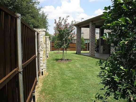 2nd image of 906 Greystone Dr