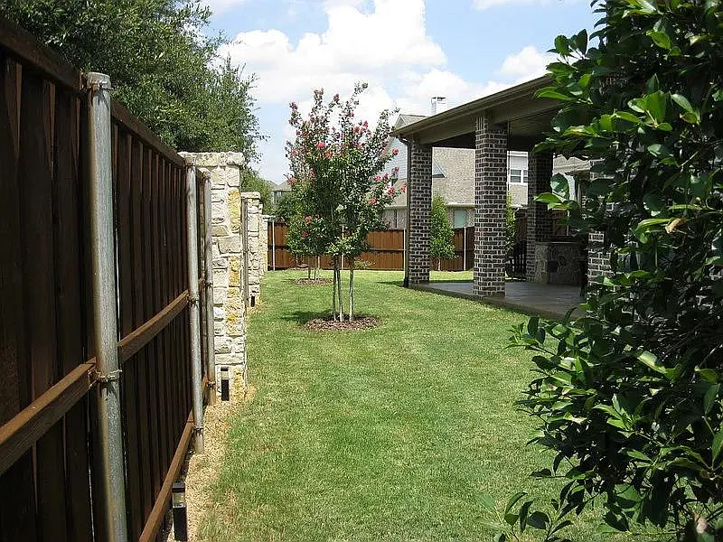 Building Photo - 906 Greystone Dr