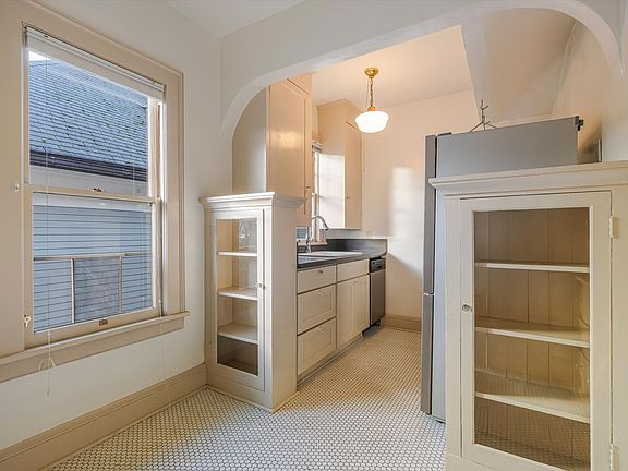 5th image of 1314 SE Salmon St APT 203