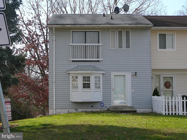 39 Wayside Ct — Photo 1