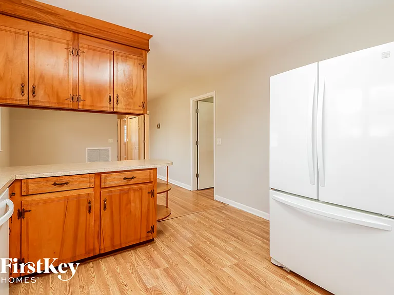 1448 Manor Blvd — Photo 6