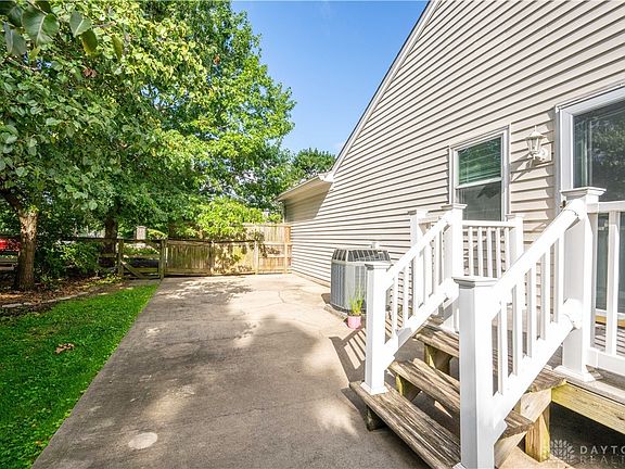 5th image of 8240 Summer View Dr