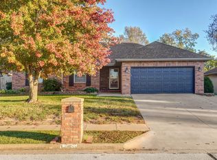 987 Glen Oaks Dr, Nixa, MO 65714