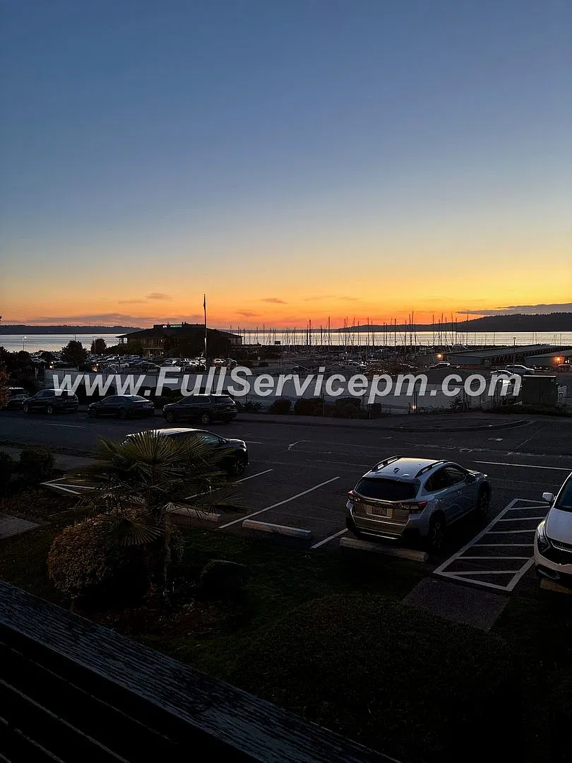 Sunsets! Location! Living here could be life changing! — Photo 1