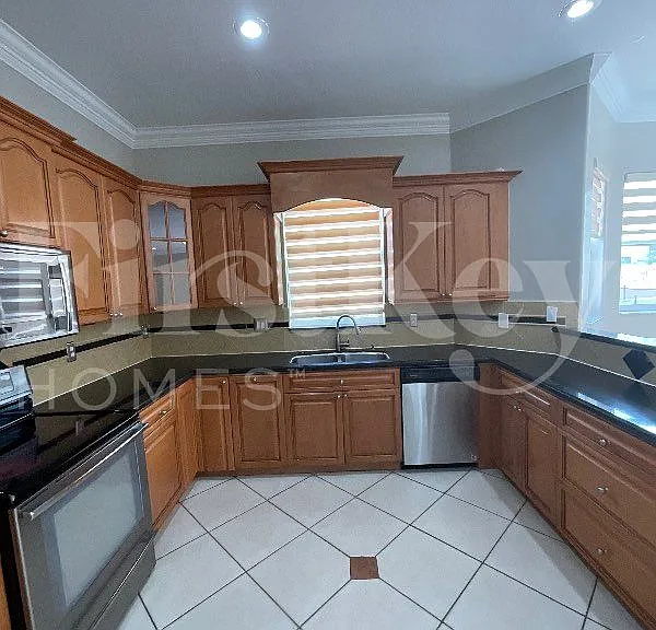 16324 SW 15th St — Photo 8