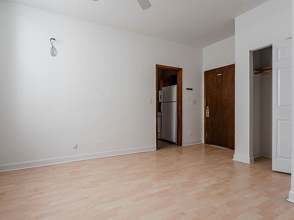 3rd image of 4615 N Malden St #4615