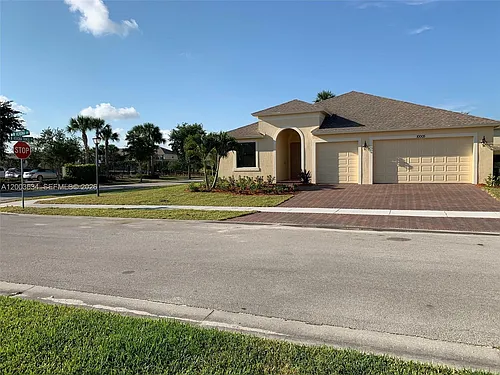 10005 W Verona Cir Photo 1
