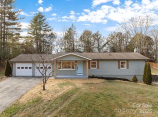 23 Coronet Ln, Hendersonville, NC 28792