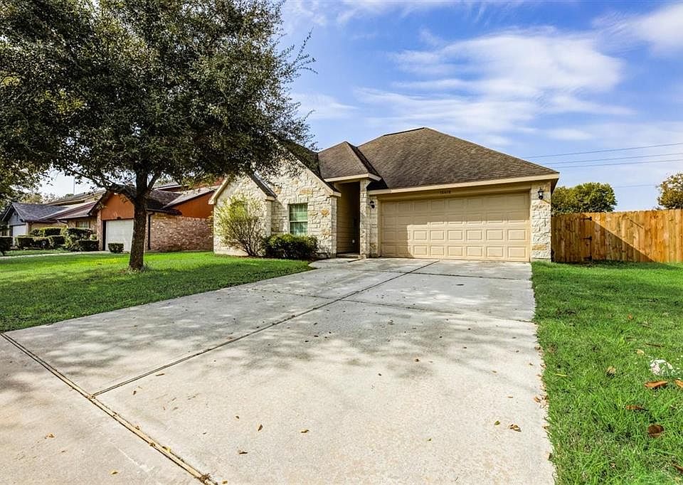 1st image of 15418 Gateview Ln