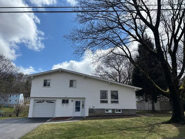 7 Erie Dr, Hudson, MA 01749