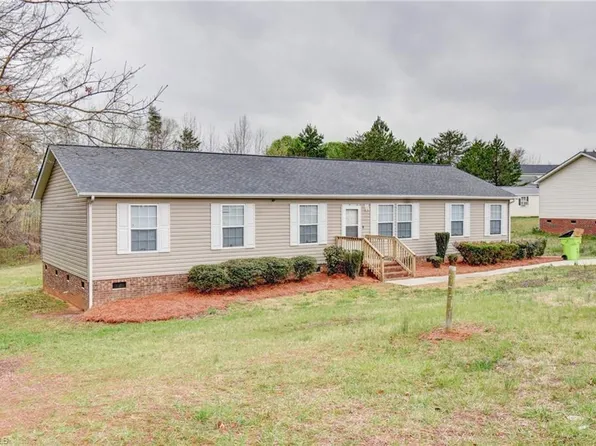 5476 Quarter Horse Trl, Gibsonville, NC 27249
