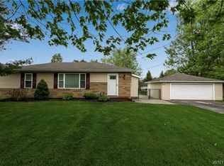 48 Penhurst St, Orchard Park, NY 14127