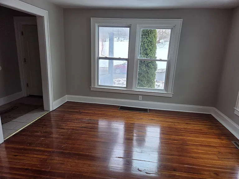 1014-1016 Hawley Ave — Photo 5