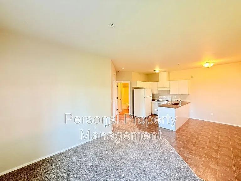 116 S Main Ave — Photo 12