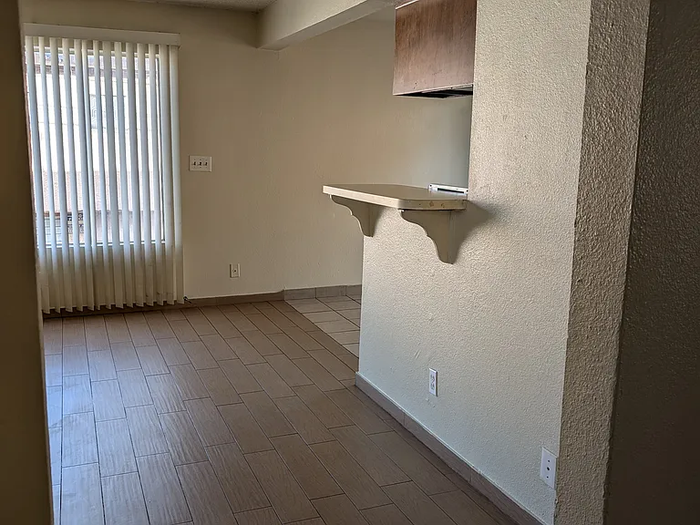 2460 Linden Ave #204 — Photo 7