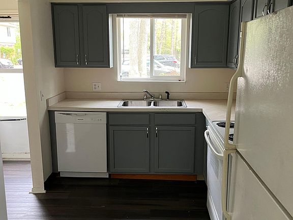 2nd image of 1522 Marquette St #1522