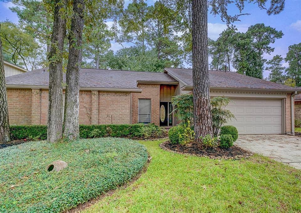 1st image of 15035 Forest Lodge Dr