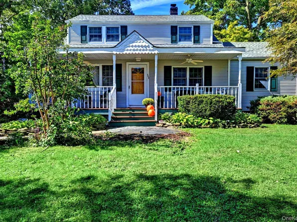 240 Washington Avenue, Saint James, NY 11780