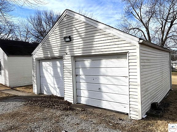 3rd image of 1823 E 9th St