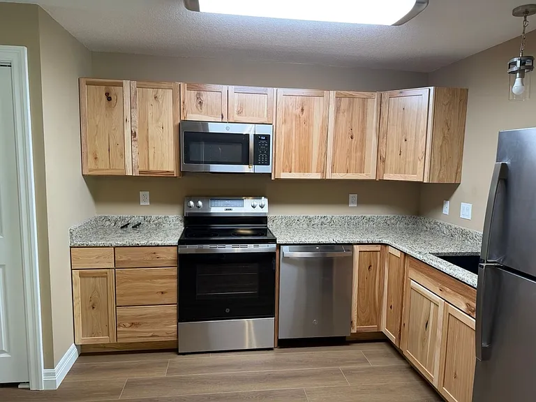1522 Cron St — Photo 3