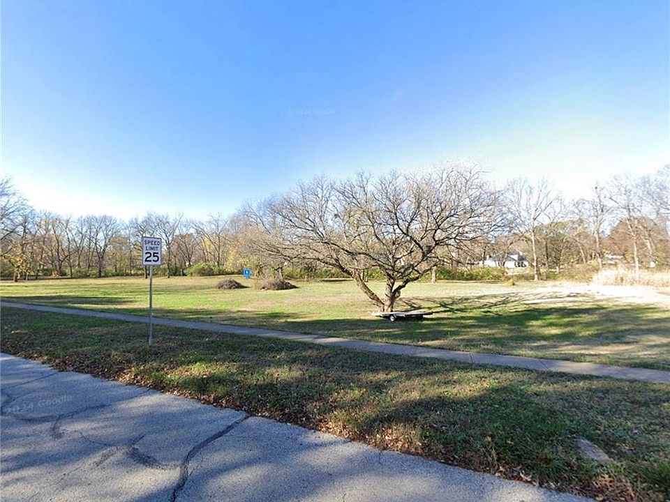 2nd image of 2421 Atchison Ave