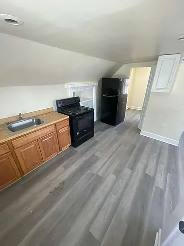 180 Columbia Ave Photo 1
