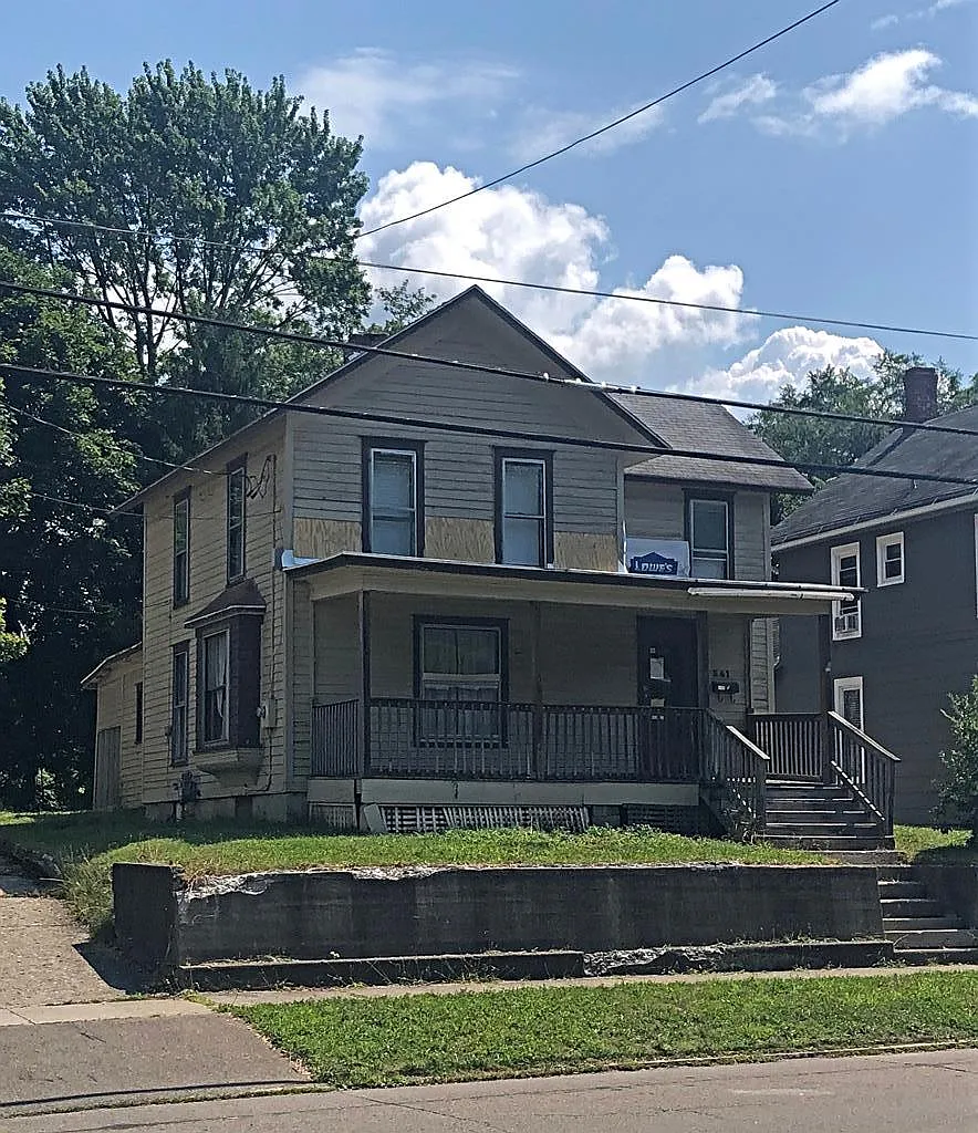 541 S Main St photo 1