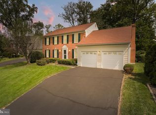 6055 Woodedge Ct, Burke, VA 22015