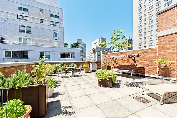 Sold by Corcoran | media 22