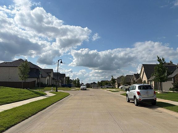 5th image of 241 Brazos Dr