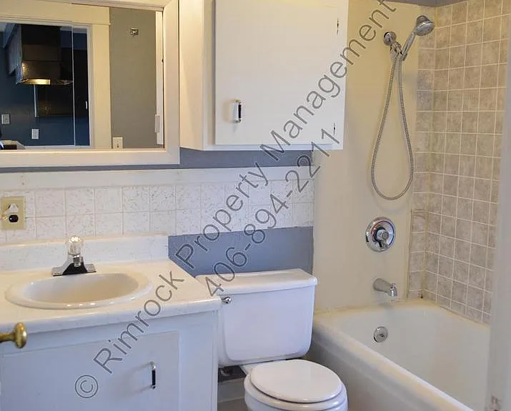825 Avenue C — Photo 8