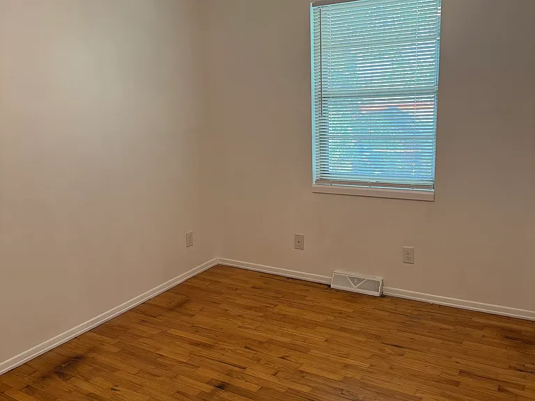 1213 Carol Dr — Photo 6