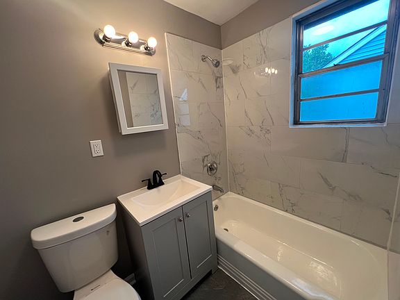 4th image of 377 Clinton Pl #247-2