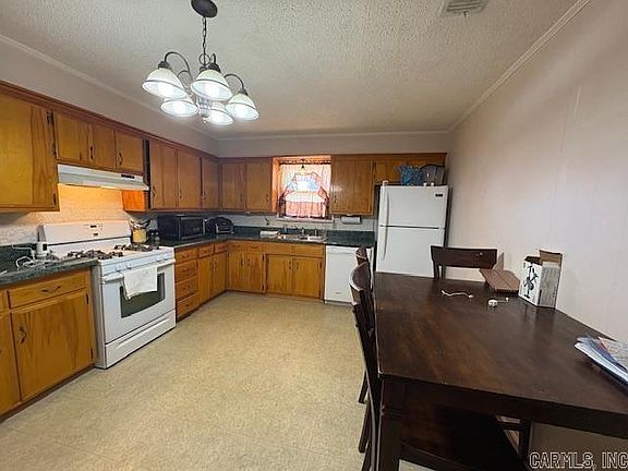 3rd image of 114 Iva St