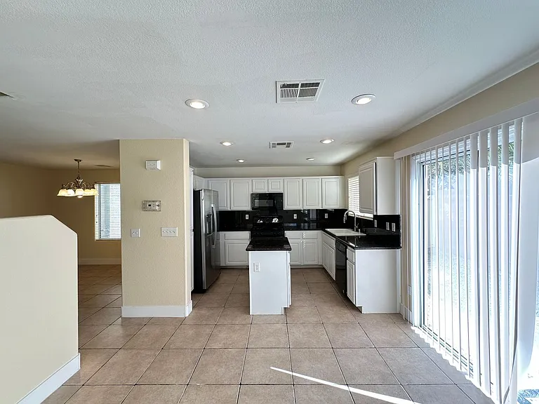 5640 Woods Crossing St — Photo 4