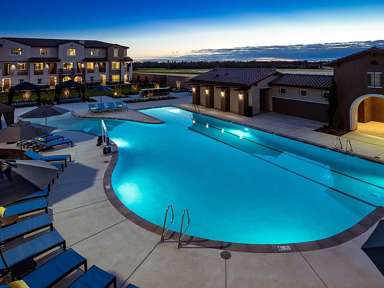 Campus Oaks Apartments — Photo 16